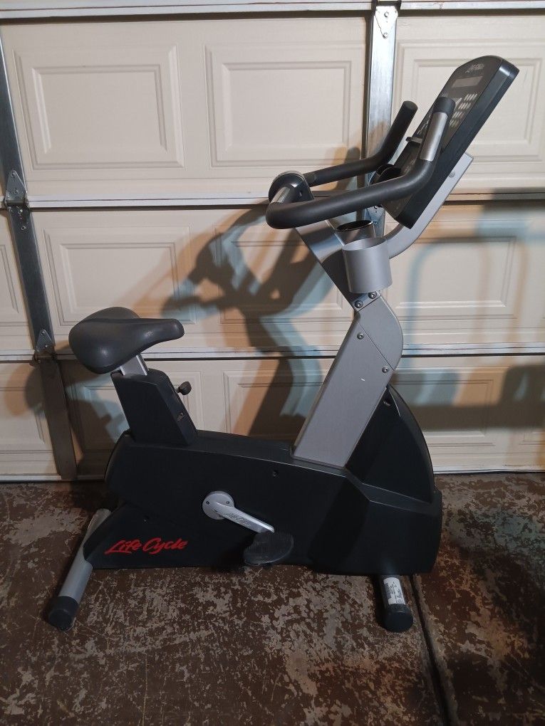 Life Fitness Exercise Bike
