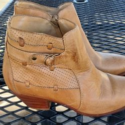 Women's Tan Leather Ankle Boots Like New