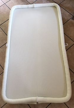 Colchón para prevenir muerte de cuna en bebés