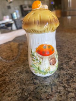 Merry Mushroom Salt or Pepper Shaker