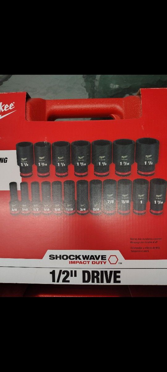 NEW Milwaukee 19 Piece 1/2" Drive Impact Socket Shockwave Duty 49-66-7012 SAE
