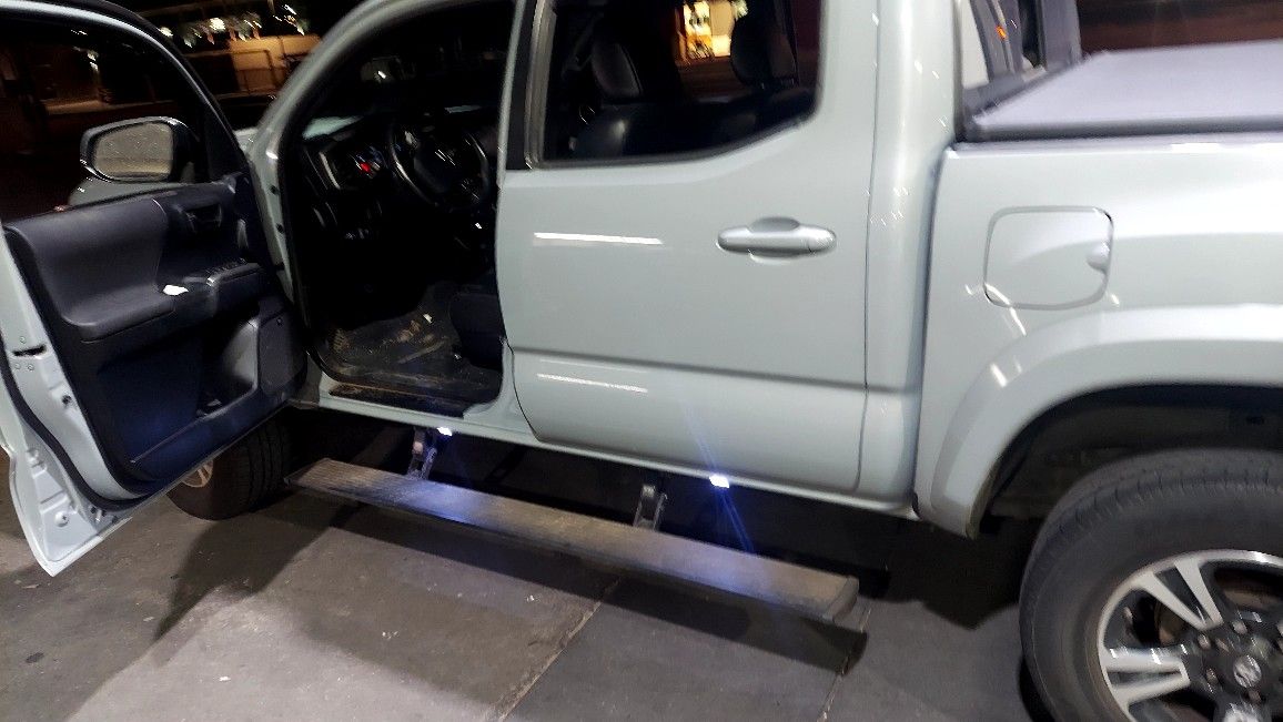 AMP RESEARCH POWER STEPS for Toyota Tacoma