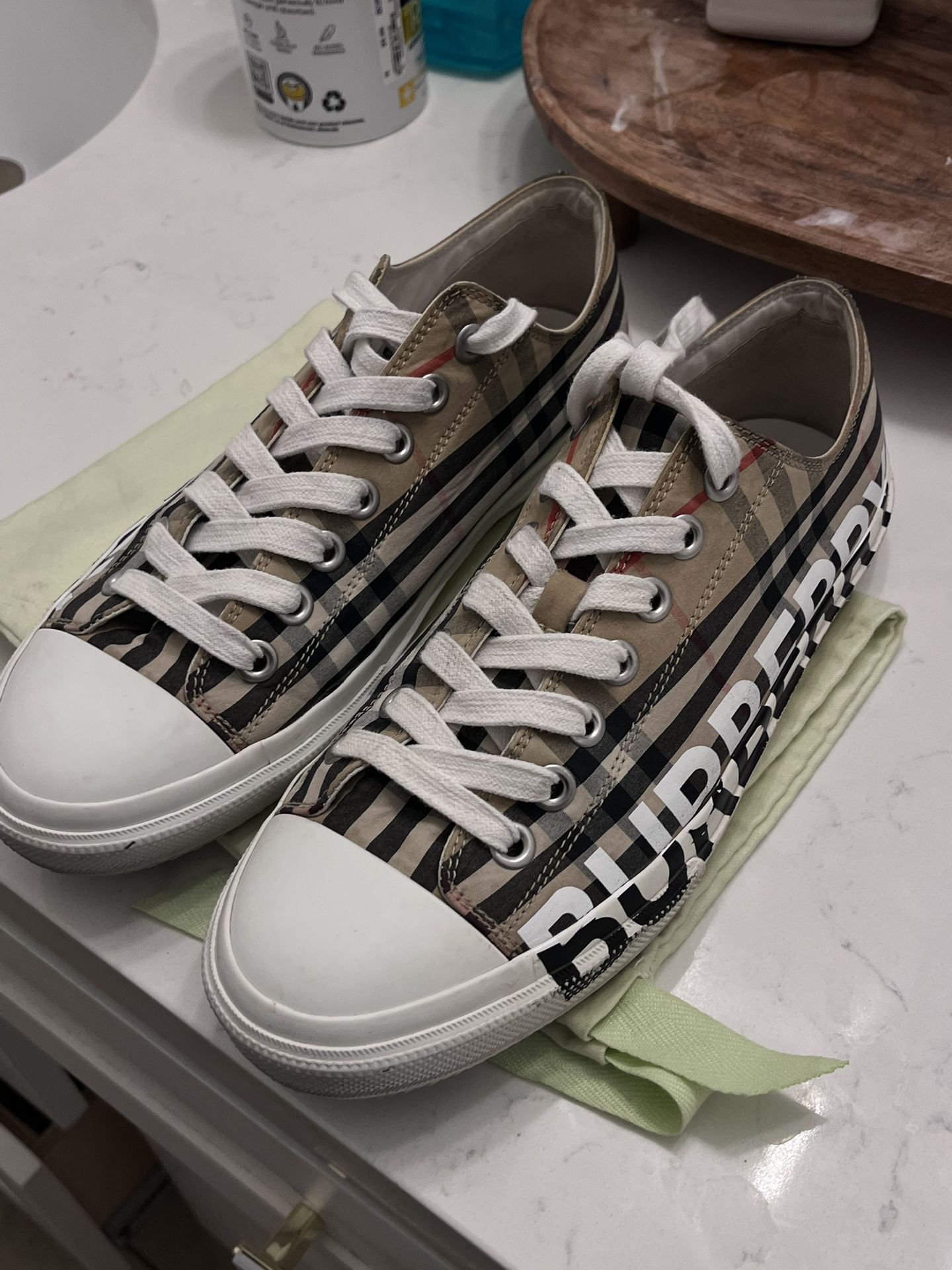 Burberry Vintage Logo Print