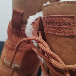 UGGs SIZE 9 BRAND NEW 