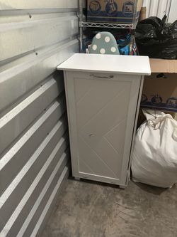 Trash can cabinet