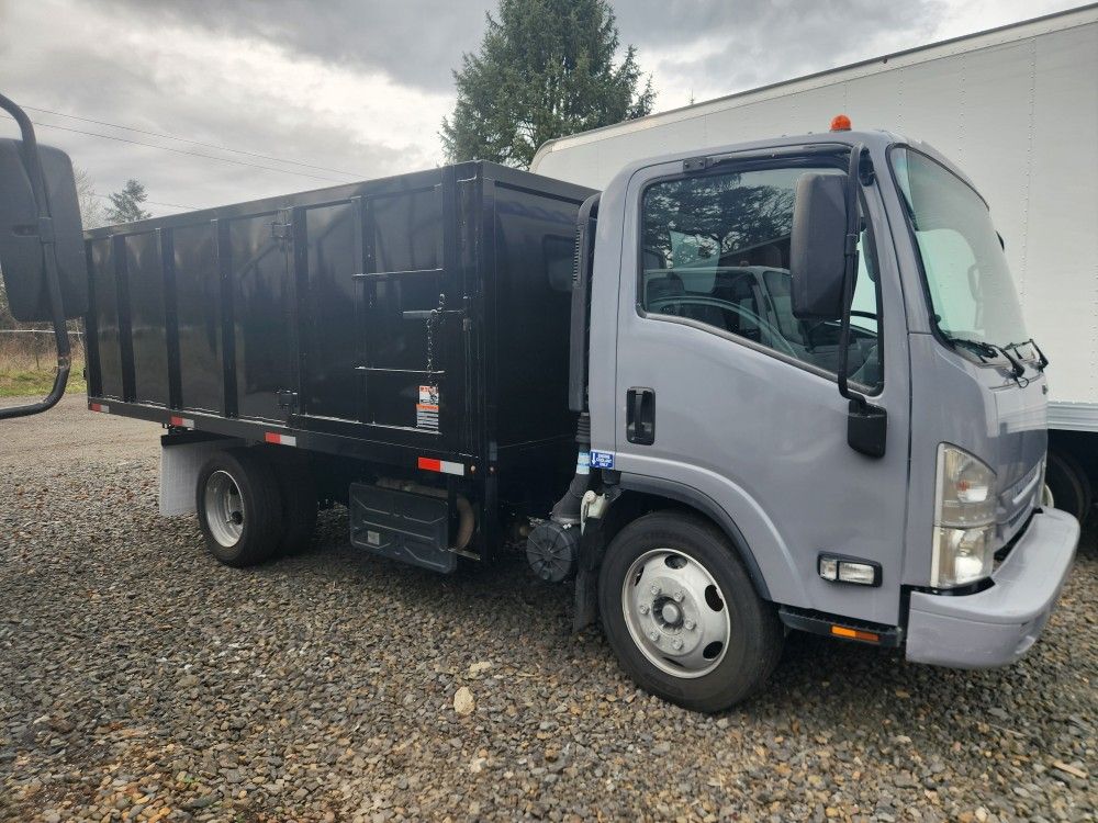2017 Isuzu Nrr