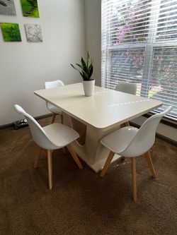 Dining table set