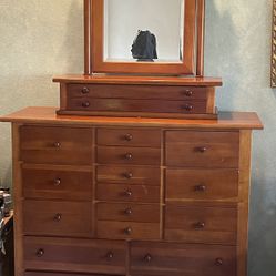 Dresser and Jewelry Box With Mirror