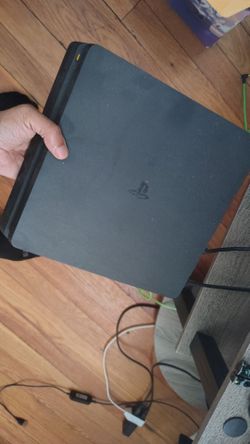 Slim PlayStation 4