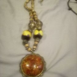 Vintage Amber pendent neckless