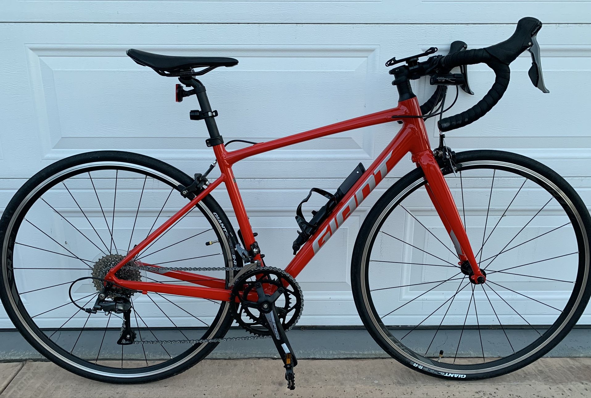 Giant contend 3 online road bike