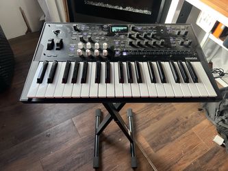 Korg Wavestate Wave Sequencing Synthesizer W/ Stand