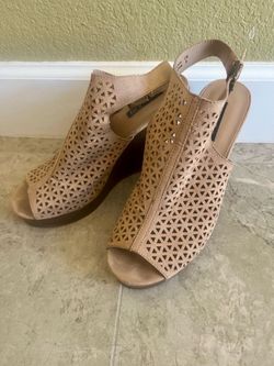 Ladies size 8 neutral tan platform wedge sandals.