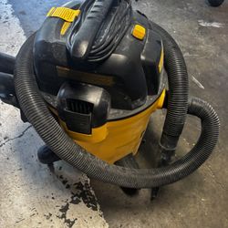 deWALT vacuum