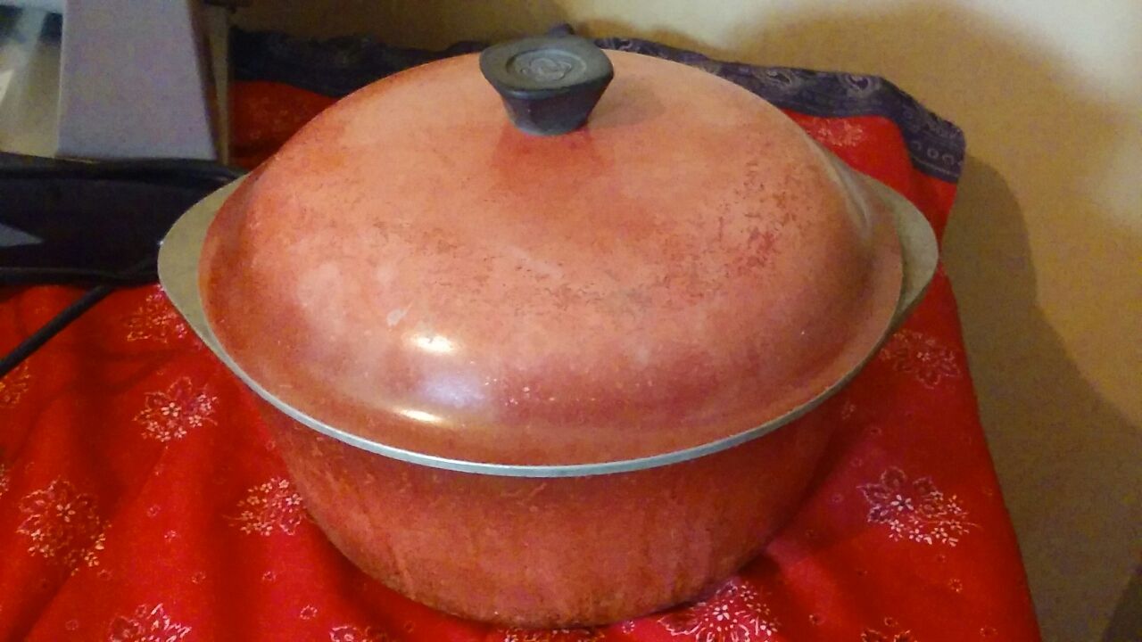 Club brand Dutch oven