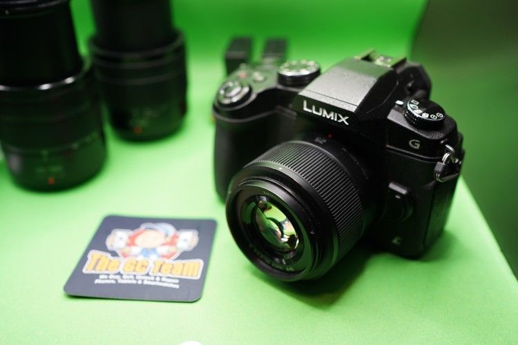 Panasonic Lumix G85 Mirrorless Camera + 3 camera lenses + 2 extra batteries + 64gb sd card