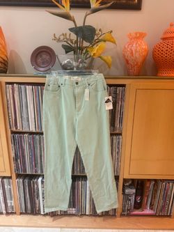 PRICE DROP: NWT, JONES NEW YORK JEANS, straight-leg, high waist, wide in thigh,8