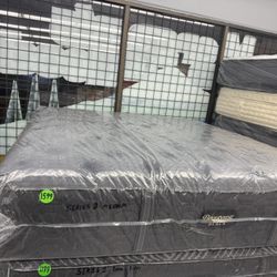 KING SIZE SIMMONS BEAUTYREST BLACK SERIES 3 (MEDIUM) MATTRESS & BOX SPRINGS BED SET