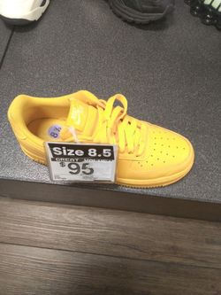 Air FORCE 1 SIZE 8.5