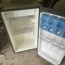 Whirlpool 4.2 Cubic Foot Refrigerator 