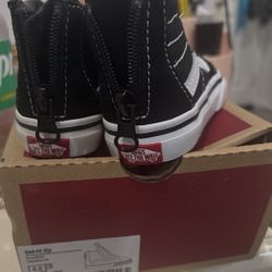 New Baby Vans Size 4