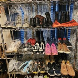 Lote de tenis, algunos de marca, mas Informacion Abajo 