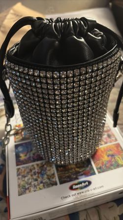 Bucket bag with stone
