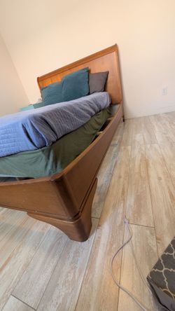 Queen bedframe sleigh maple wood