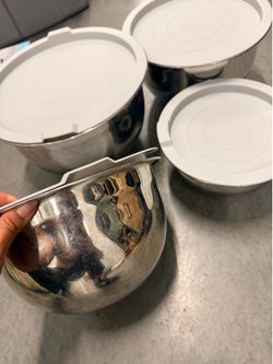 Set of 4 Stainless Steel Mixing Bowls with Lids