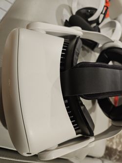 Quest 2 256GB + Kiwi Designs 