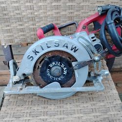 Worm Drive 7 1/4" 15Amp Electric  SkilSaw #SPT77WML