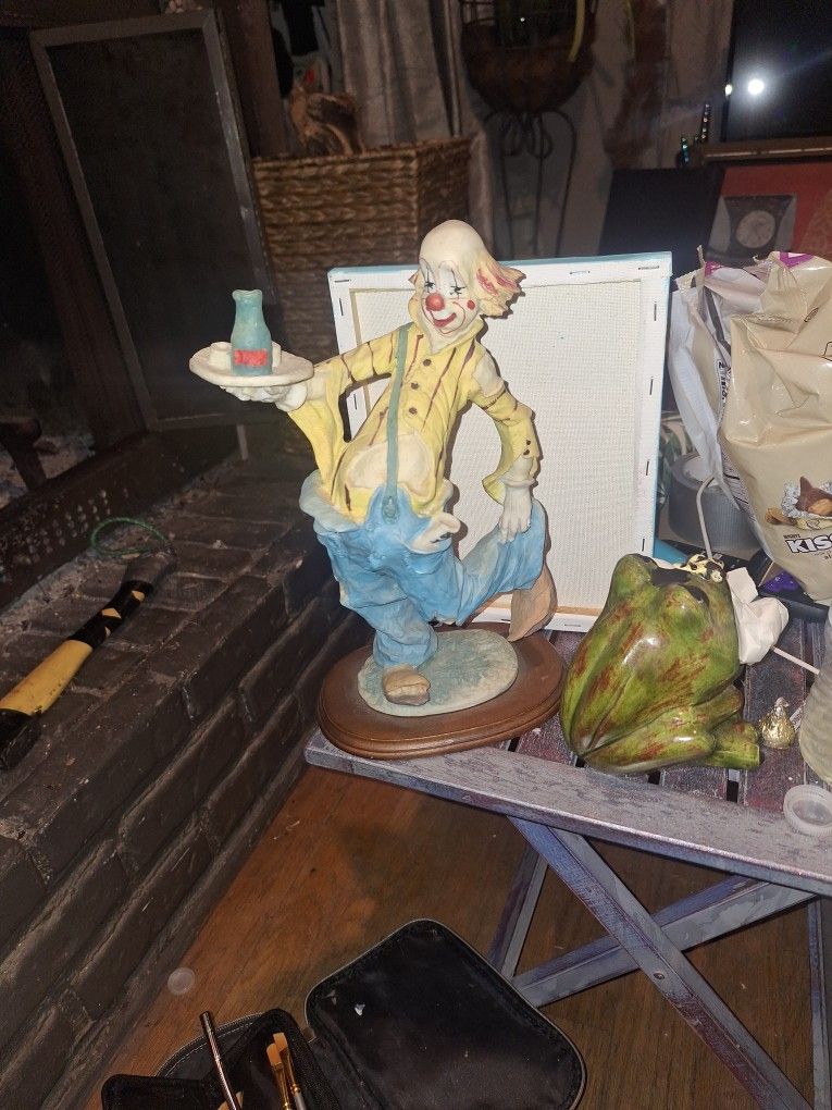 Clown Statue 12-1/2” Tall