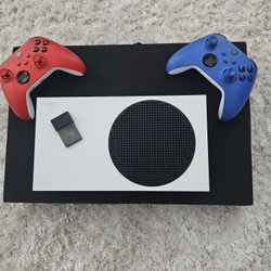 Xbox Series S Plus 2 Controllers