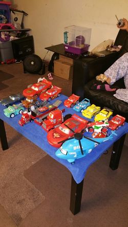 Vendo varios carrito de rayo mcqueen