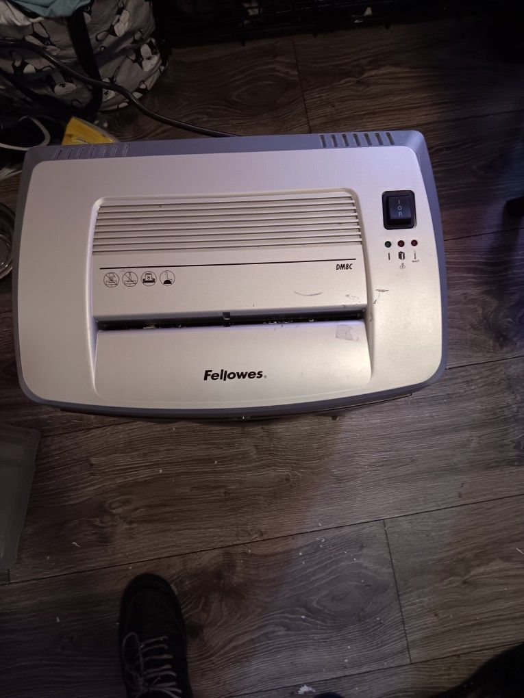 Fellowes Paper Shreader