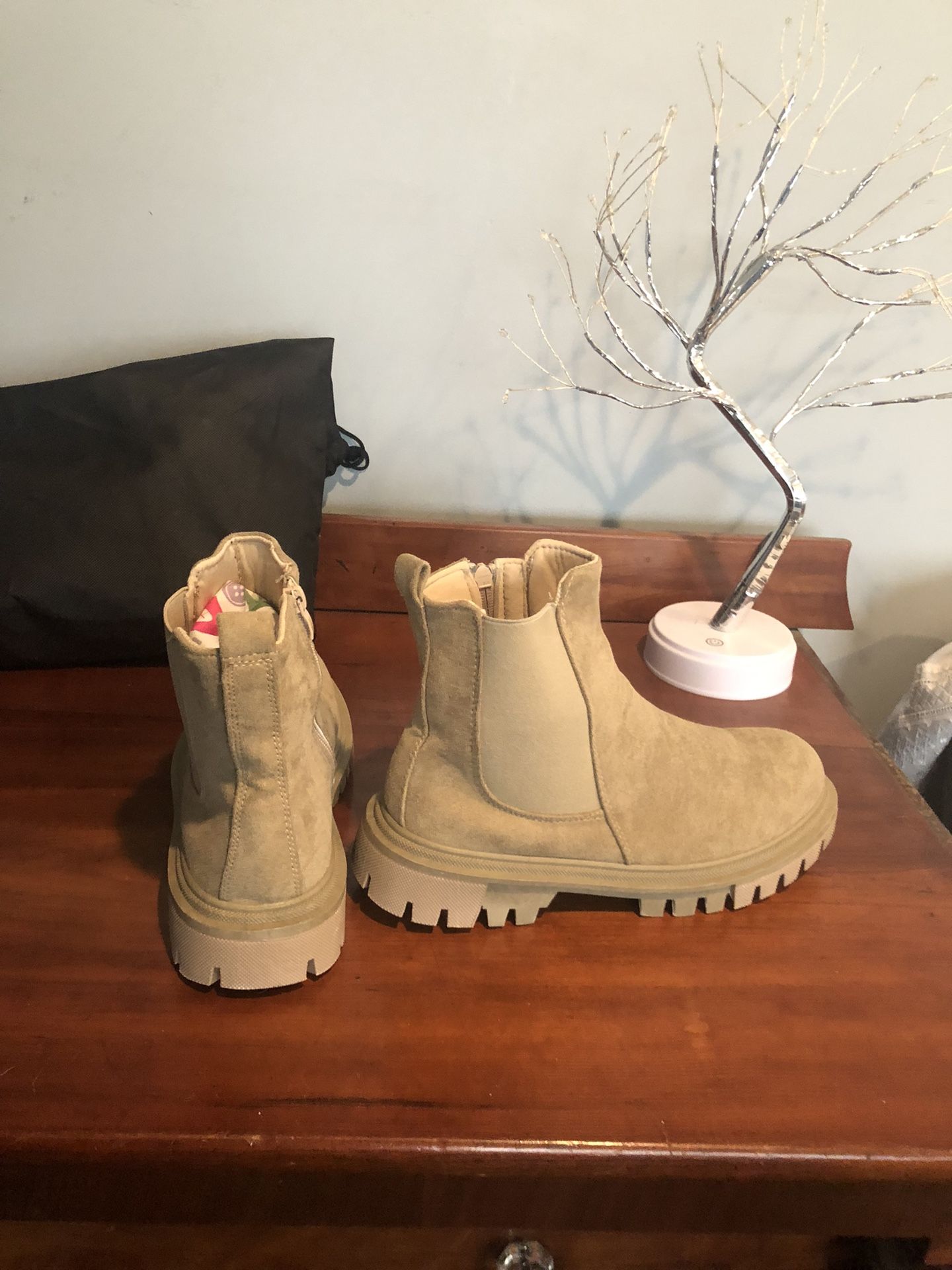 Chunky Angle Boots. New