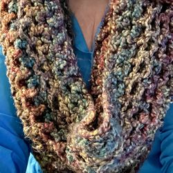 Beautiful hand crochet 🧶 large scarf 🧣