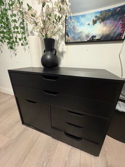 Storage cabinet