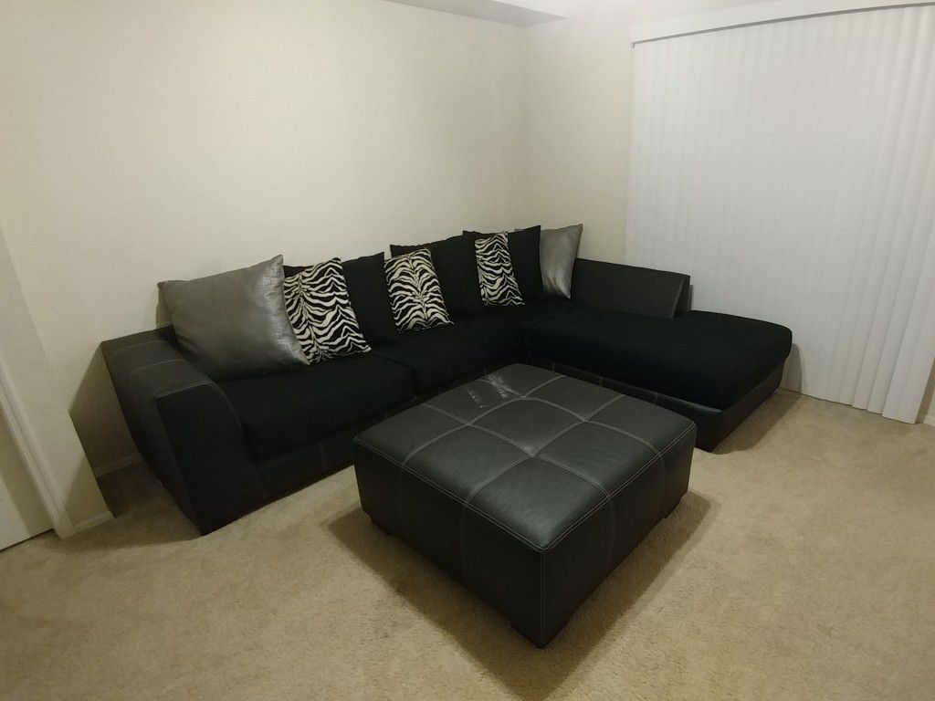 Large Sectional w/Chaise and Ottoman