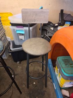 4 Tall chairs