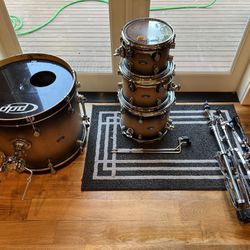 4-piece Pacific Drum Set w/ Hardware!! Tama Foot Pedeal Now Included! Great Condition!! 