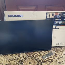 32in Samsung Monitor 