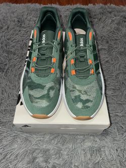 Size 11.5, men’s brand new unworn Adidas shoes with tags and box.