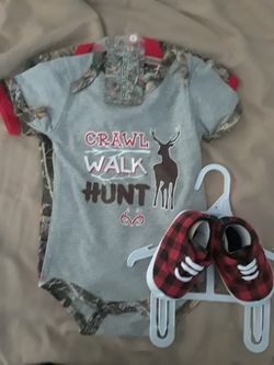 2 onsies size 12 months. Soft some shoes size 18mos