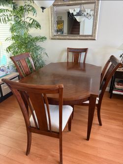 Wood Table + 6 tall chairs + 2 Extensions