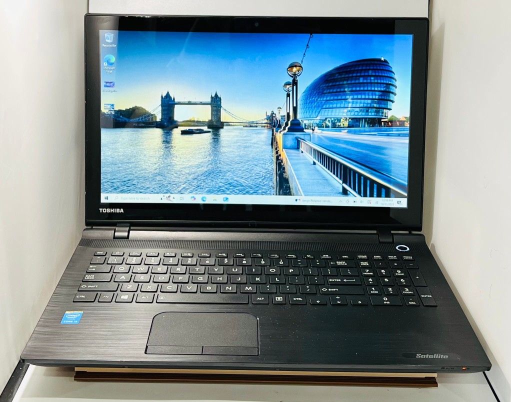 Toshiba Satellite 15” TouchScreen Core i3 6GB 120GB SSD Windows 10