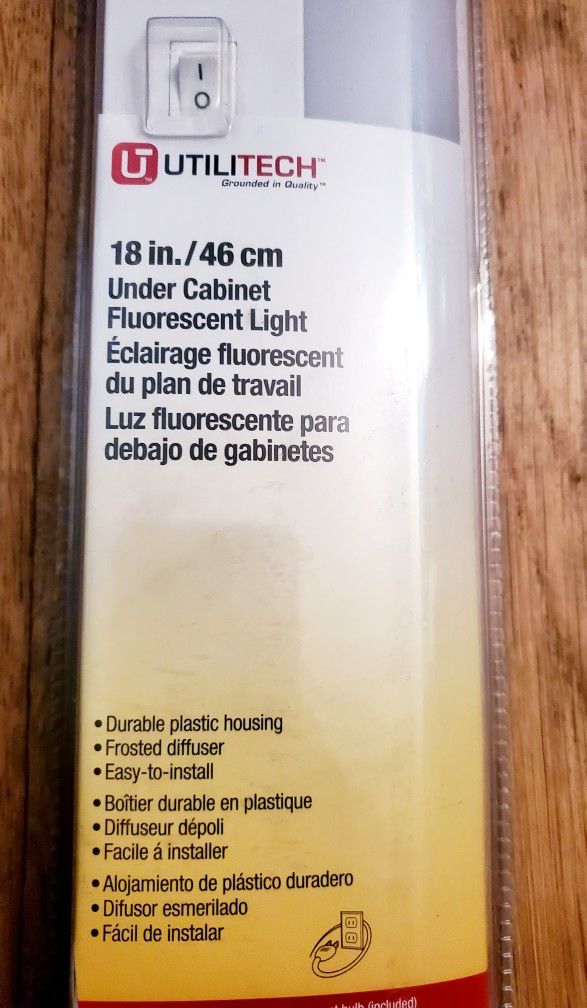 18" Under Cabinet Fluorescent Light - White