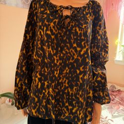 Women's long-sleeved blouse