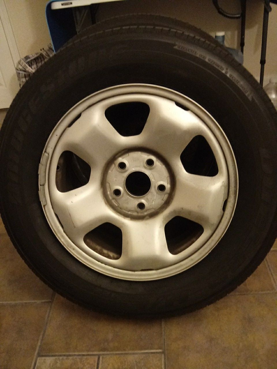 Se venden 4 llantas P245/65R17 en buen estado están muy bien