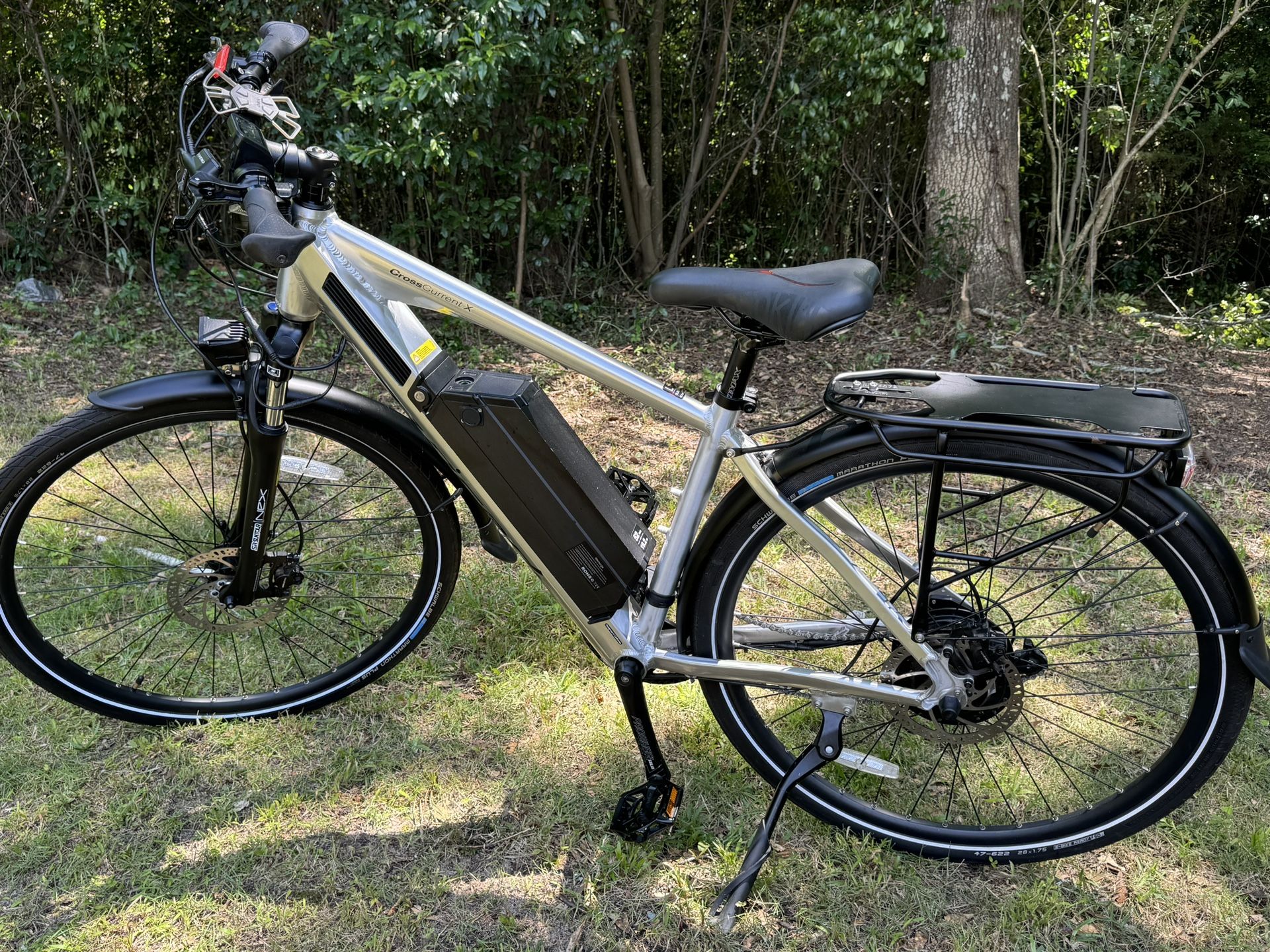 Brand: Juiced E-bike. CrossCurrent X (Size L)(Silver Color)